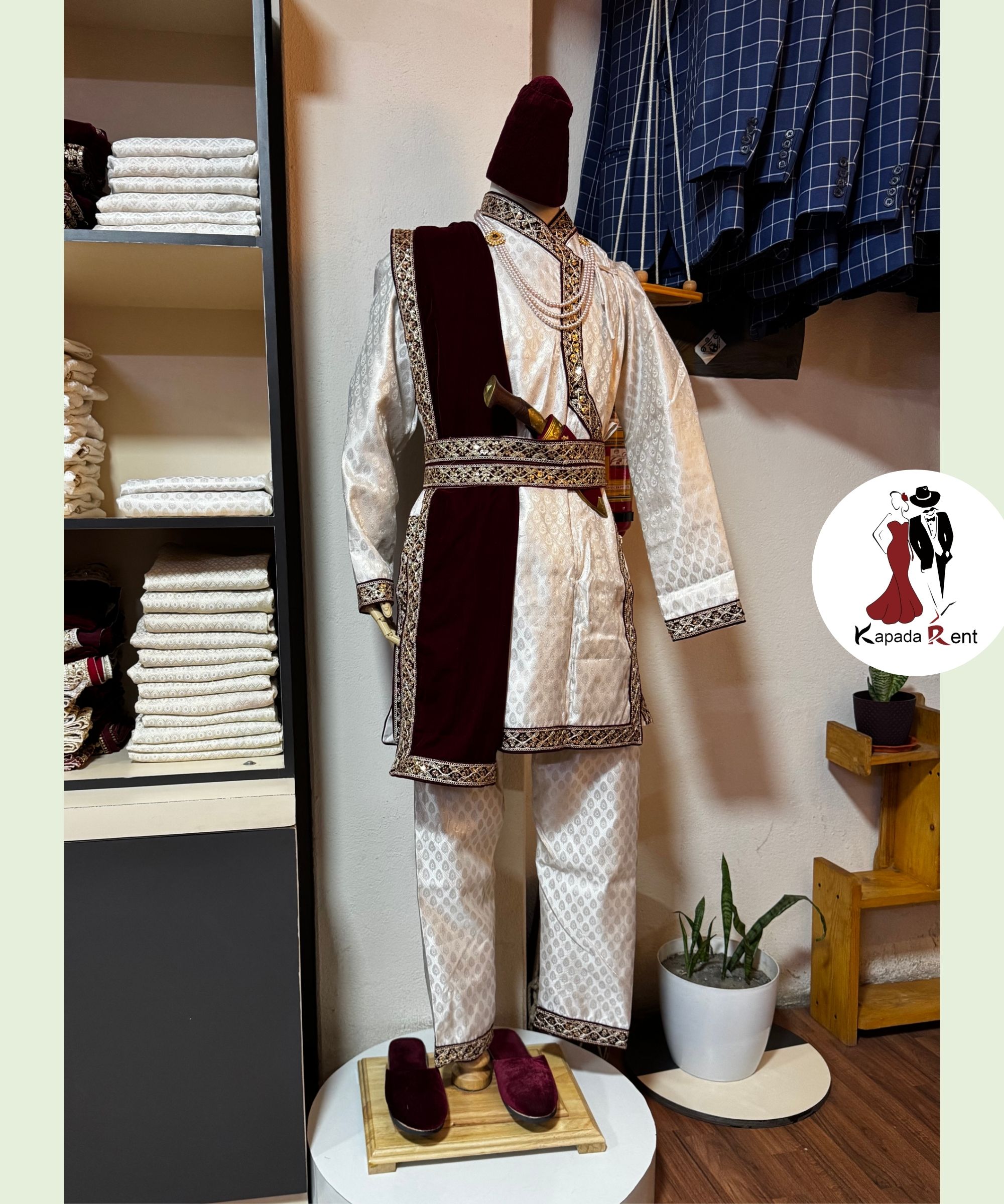 Leaf Pattern Maroon Border Behula Set